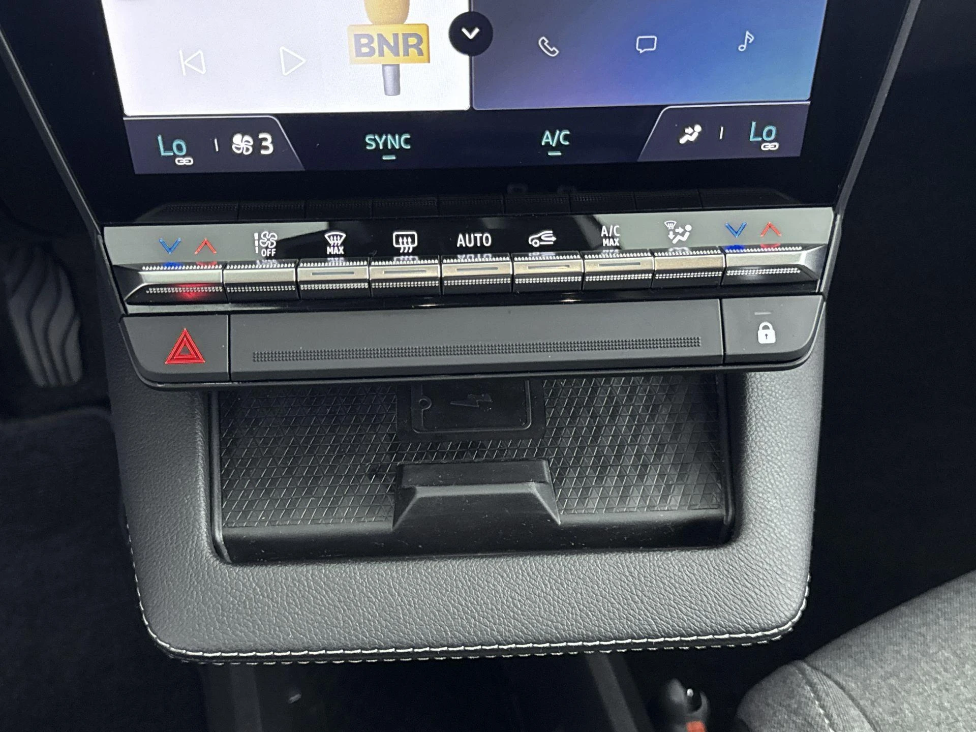 Renault-Megane E-Tech-image-18