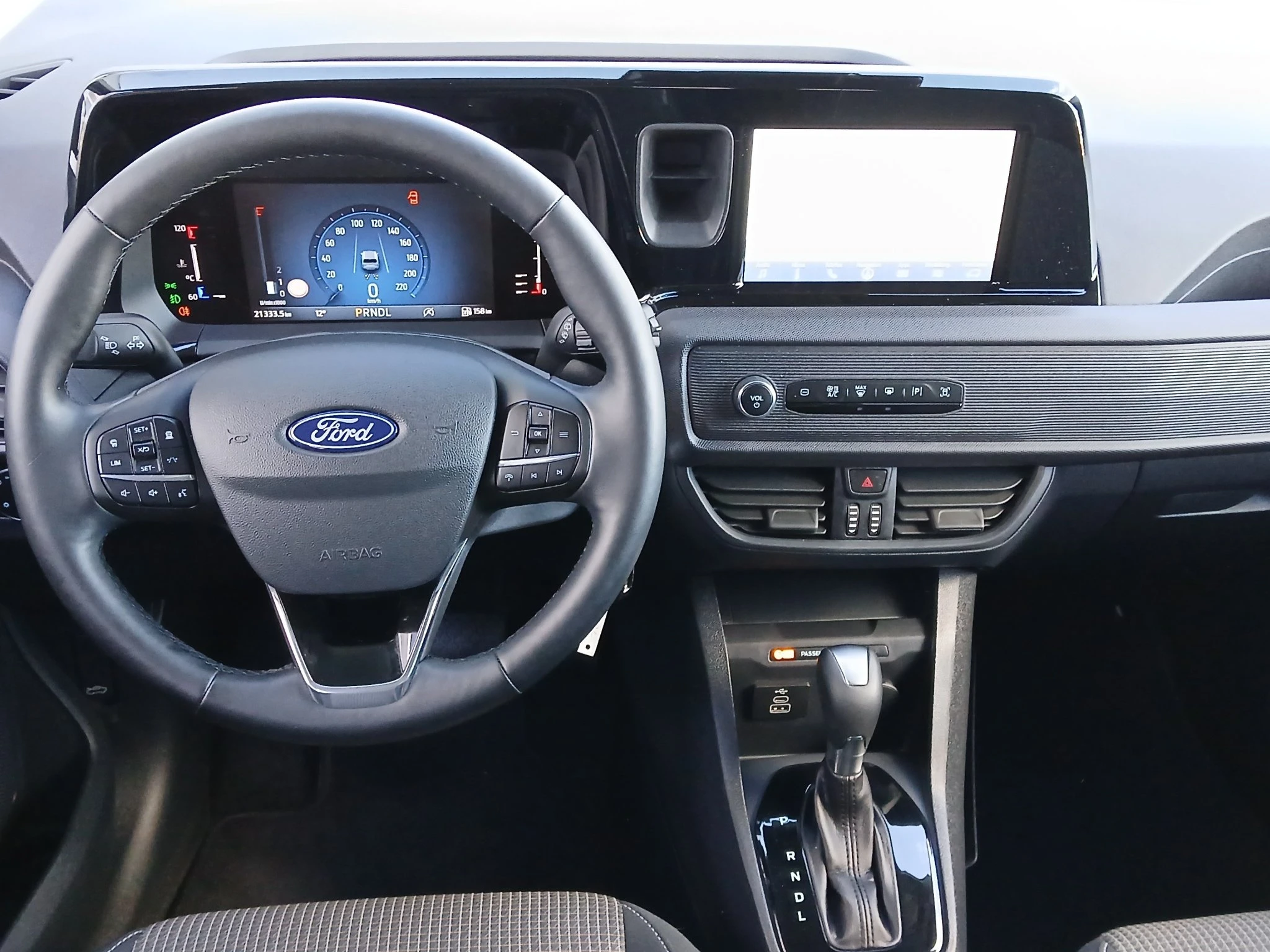 Ford-Tourneo Courier-image-11