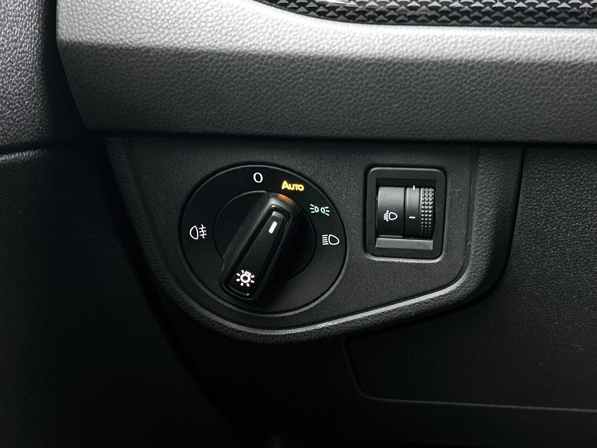 Volkswagen-Polo-image-23