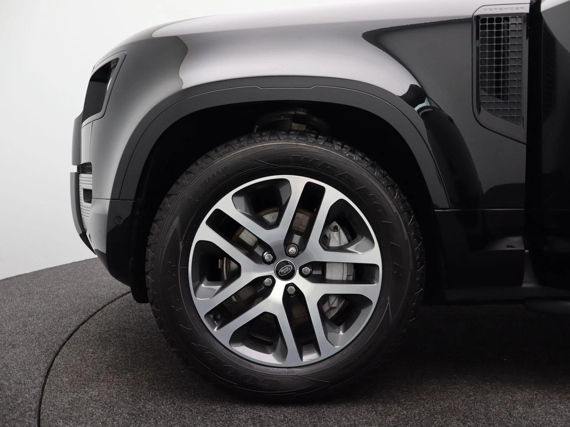 Land Rover-Defender-image-14