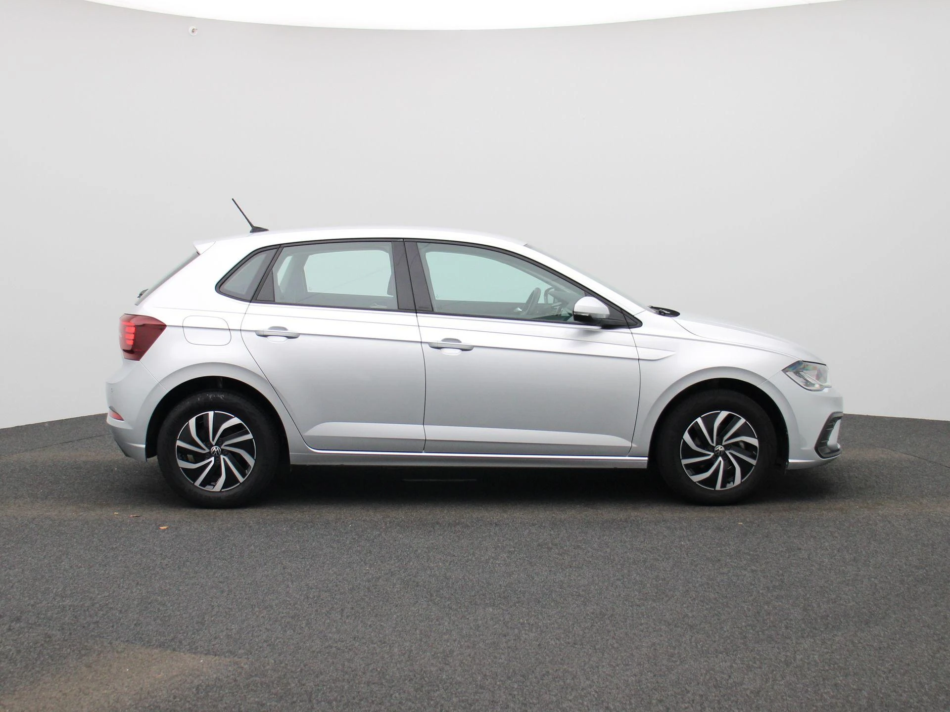 Volkswagen-Polo-image-5