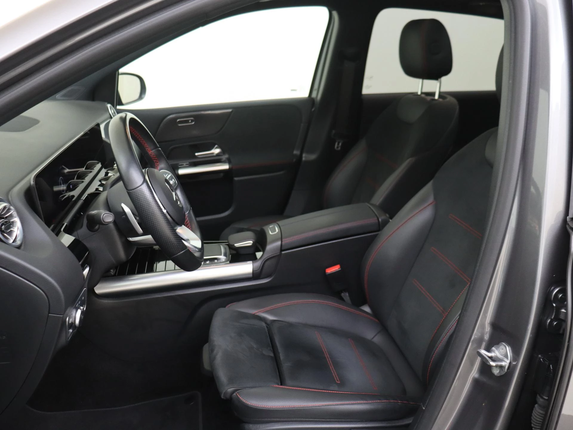 Mercedes-Benz-B-Klasse-image-10