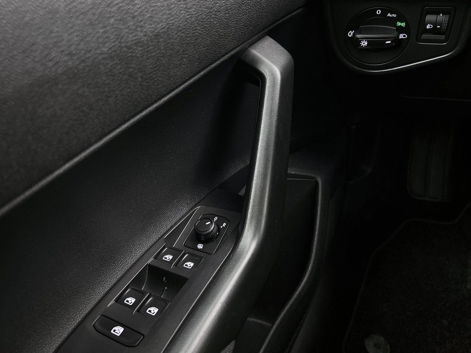 Volkswagen-Polo-image-31