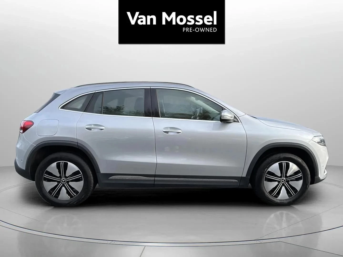 Mercedes-Benz-EQA-image-3