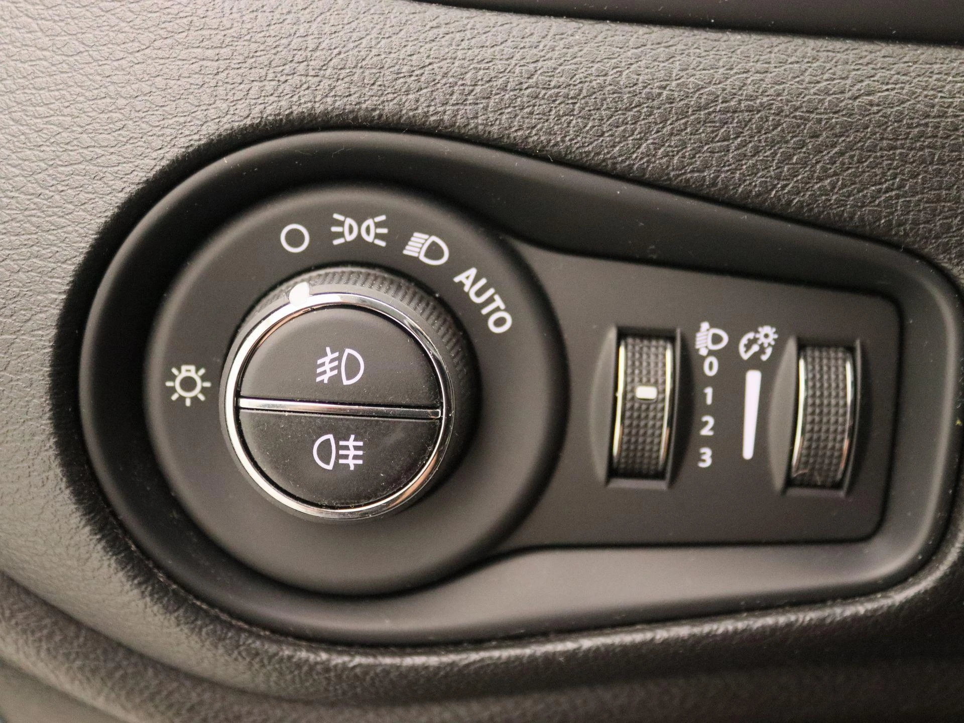 Jeep-Renegade-image-18