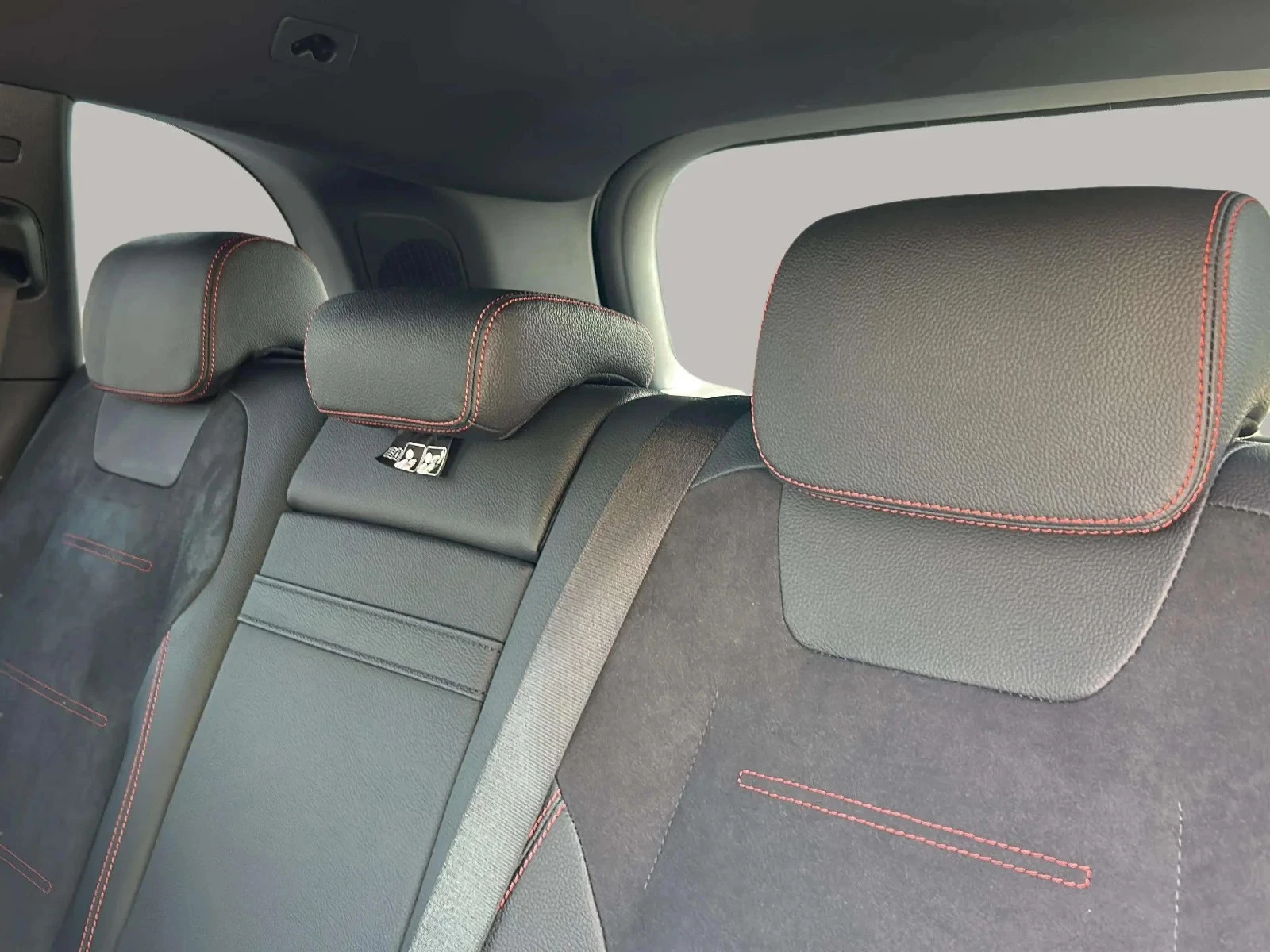 Mercedes-Benz-EQB-image-17