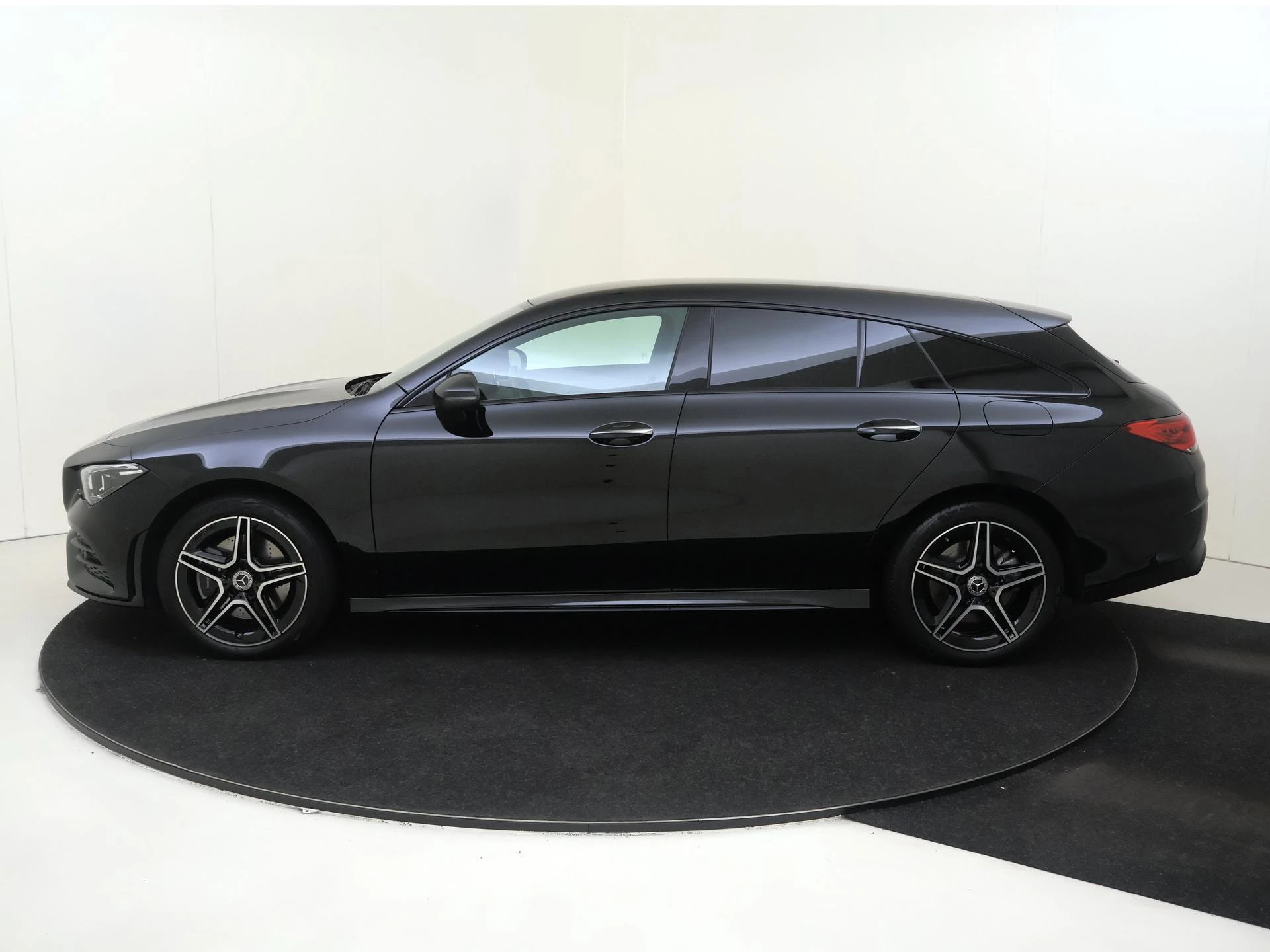 Mercedes-Benz-CLA-image-7