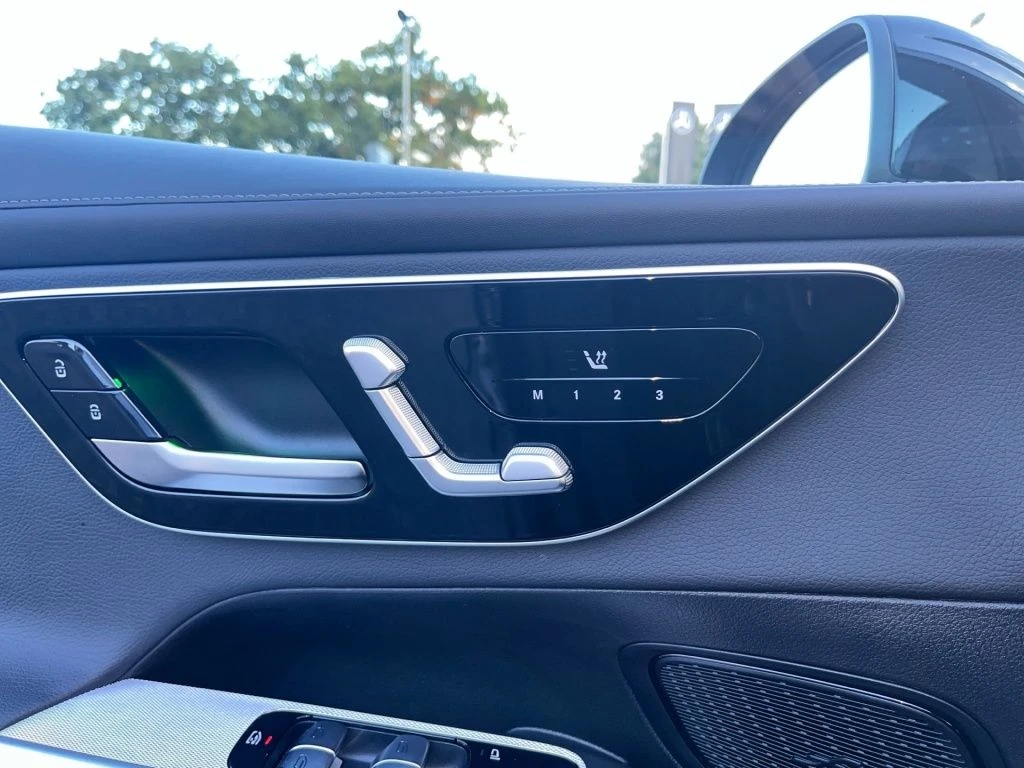 Mercedes-Benz-GLC 300 d-image-8