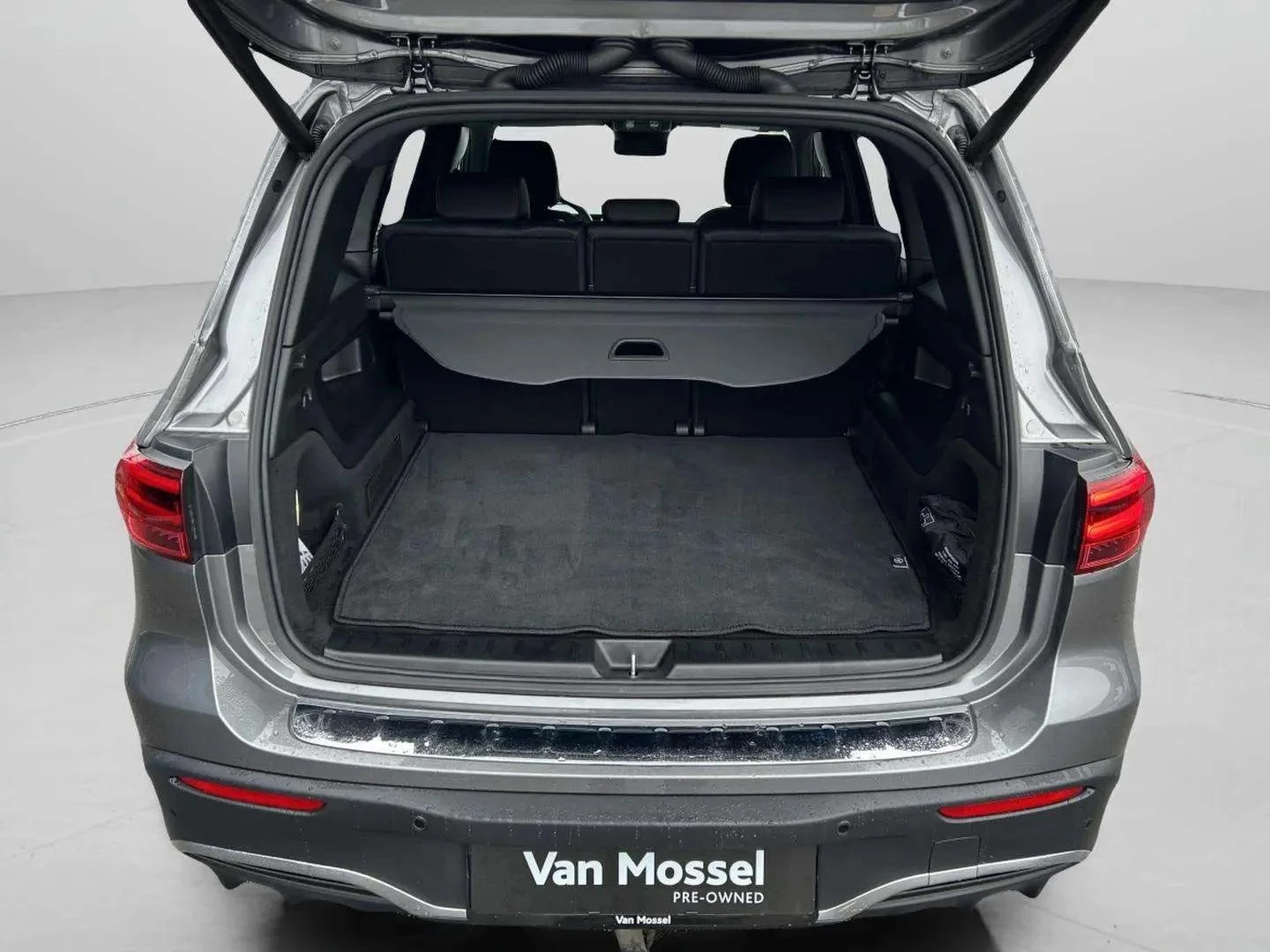 Mercedes-Benz-EQB-image-20