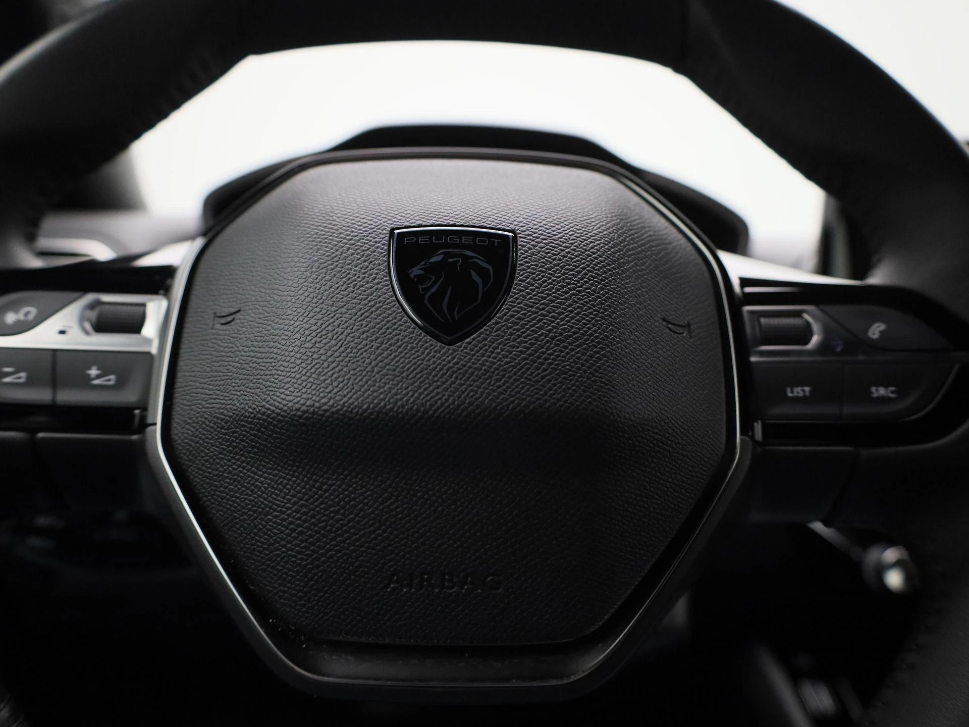 Peugeot-e-2008-image-29