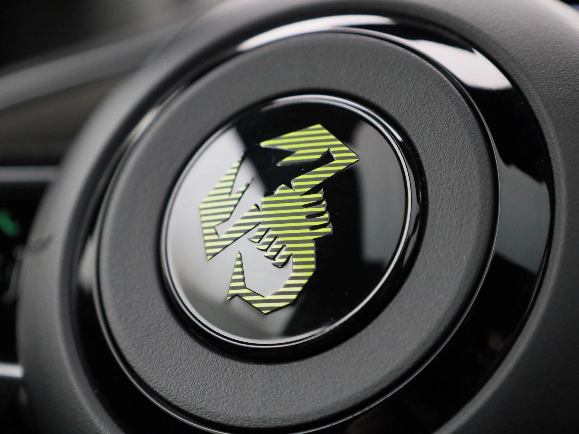 Abarth-500C-image-28