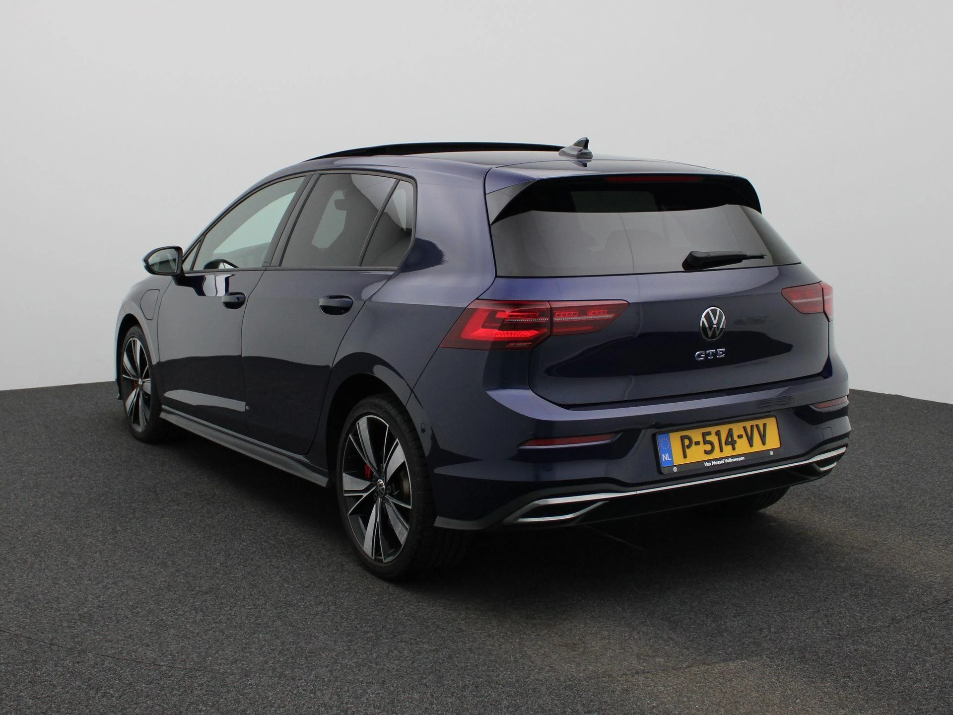 Volkswagen-Golf-image-1