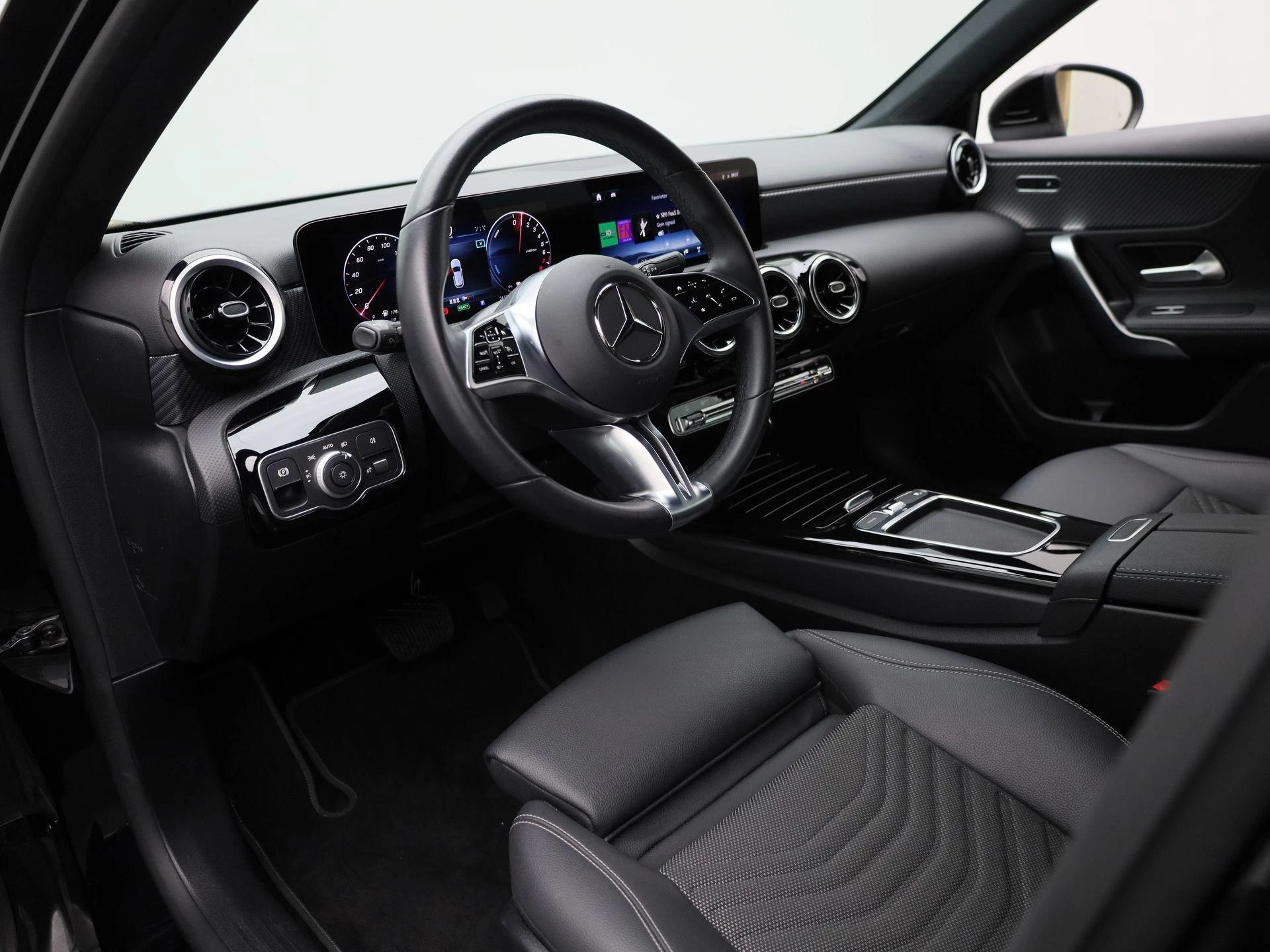 Mercedes-Benz-A-Klasse-image-16