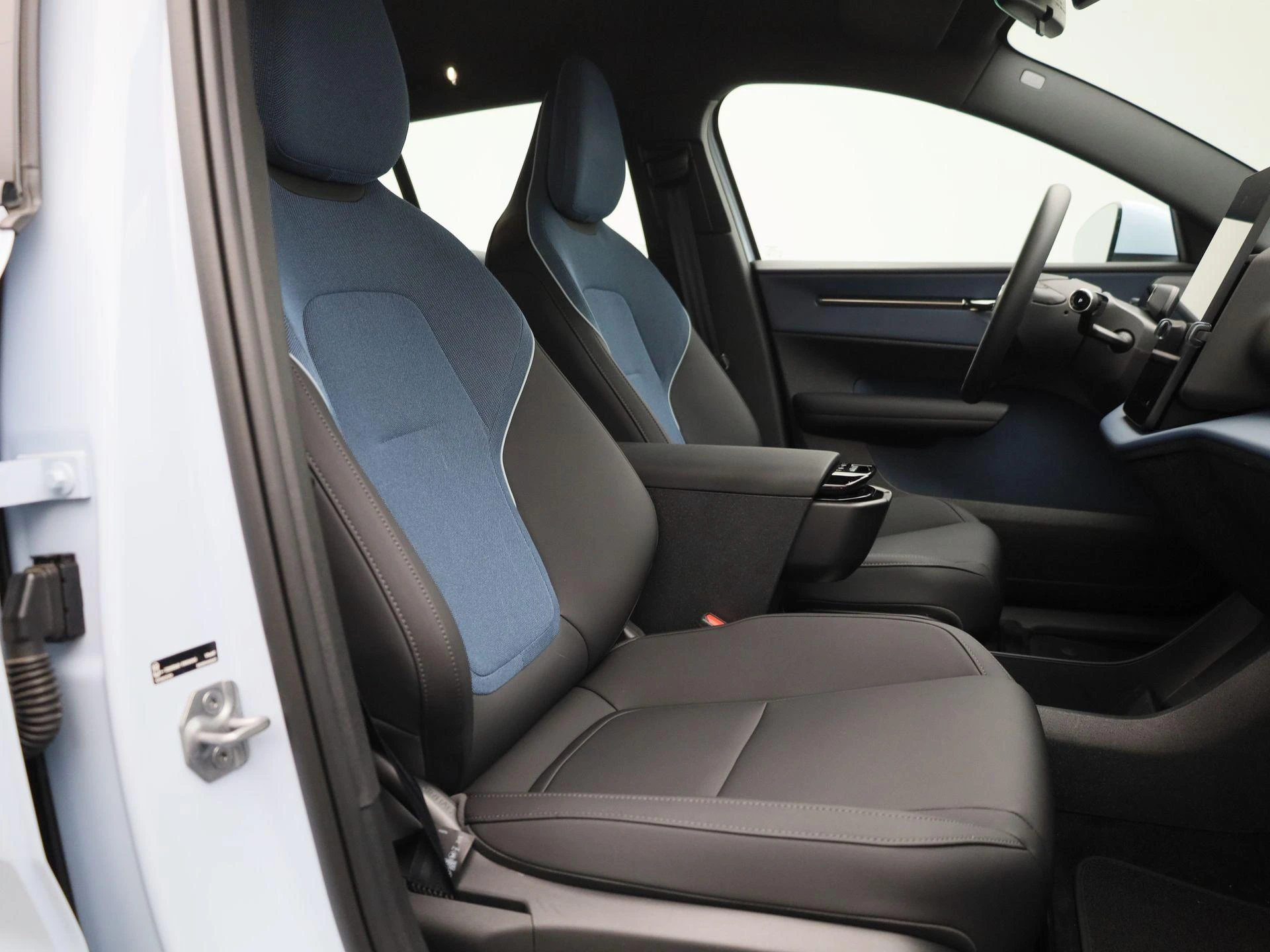Volvo-EX30-image-28