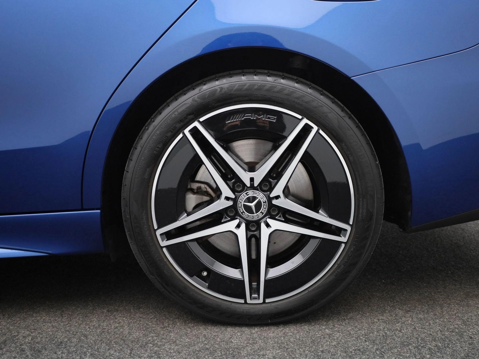 Mercedes-Benz-C-Klasse-image-11