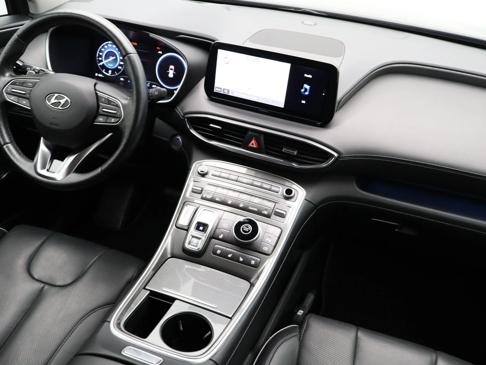 Hyundai-Santa Fe-image-35