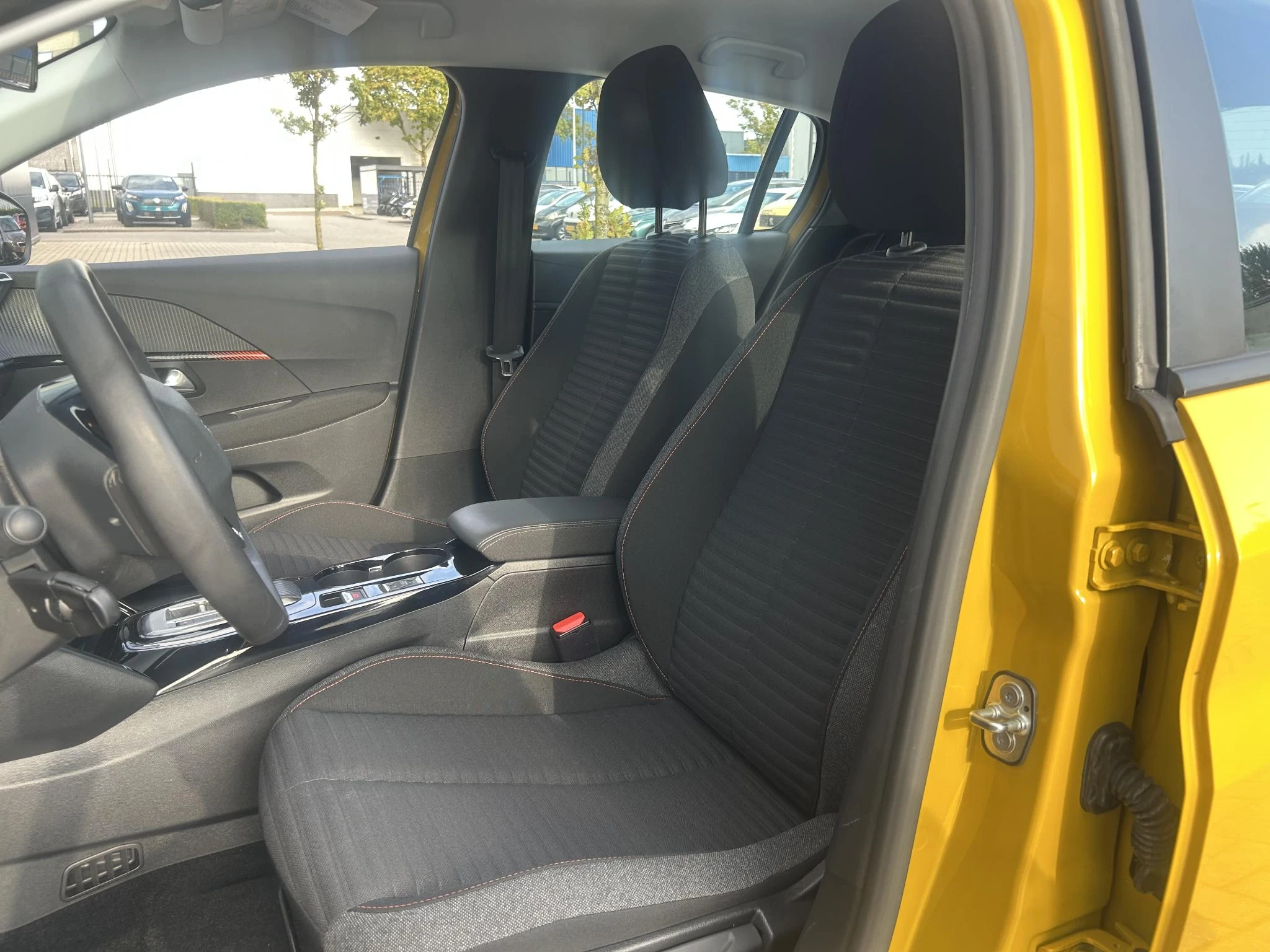 Peugeot-e-208-image-20