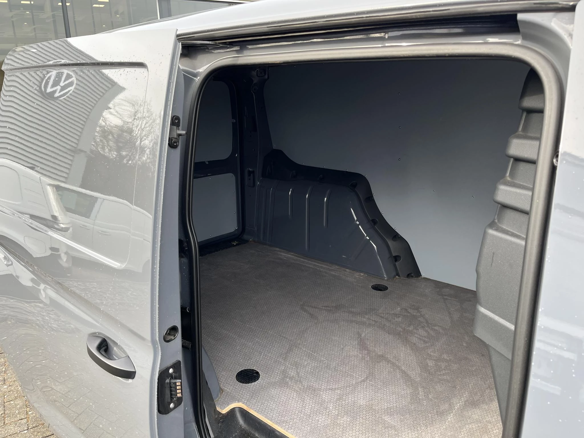 Volkswagen-Caddy-image-1