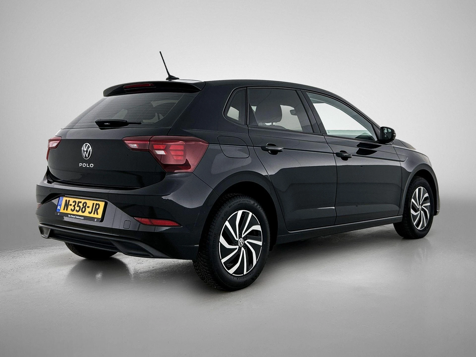 Volkswagen-Polo-image-3