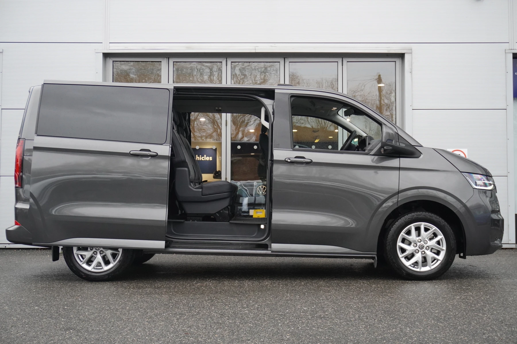 Volkswagen-Transporter-image-57
