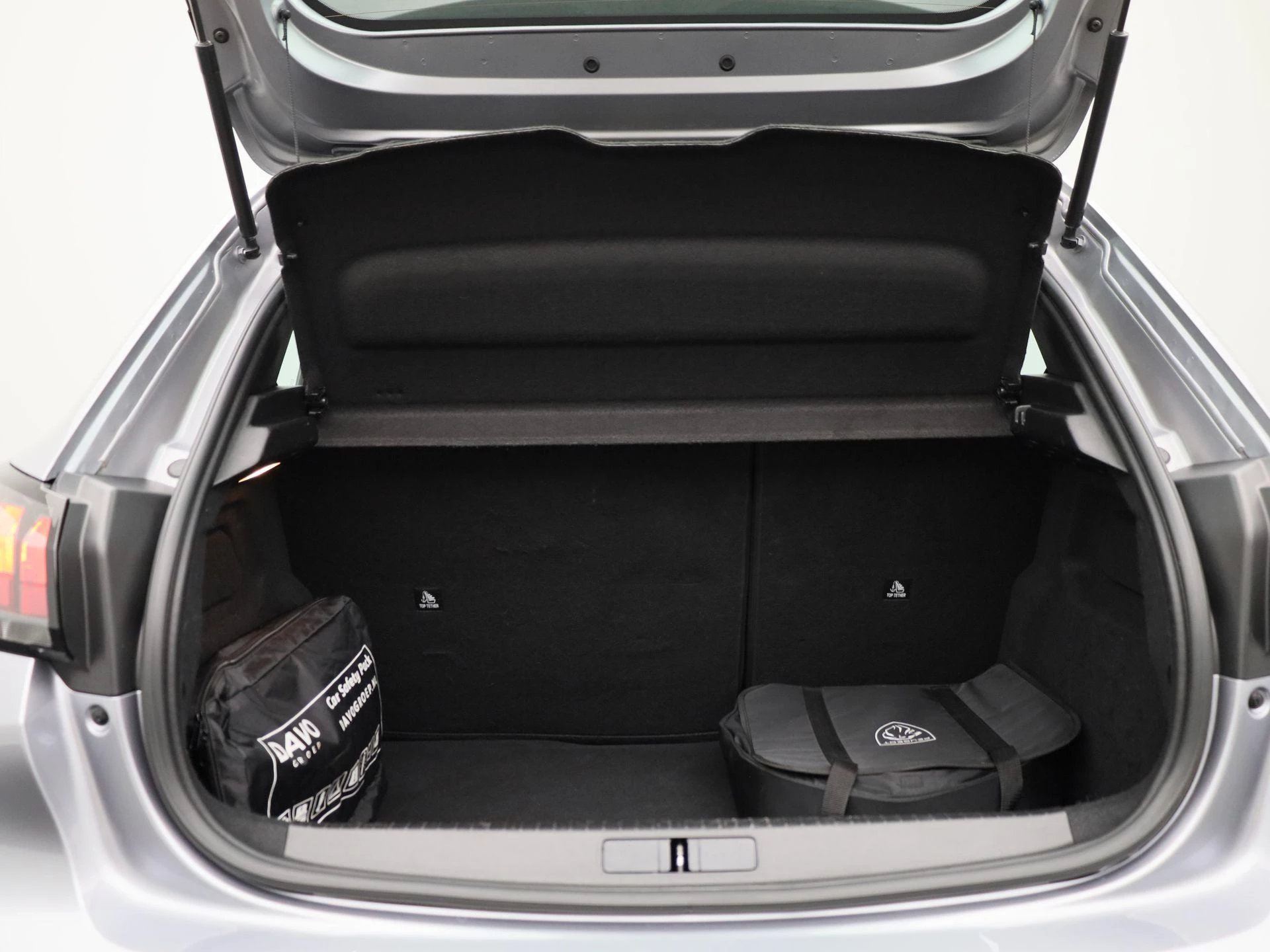 Peugeot-e-208-image-13