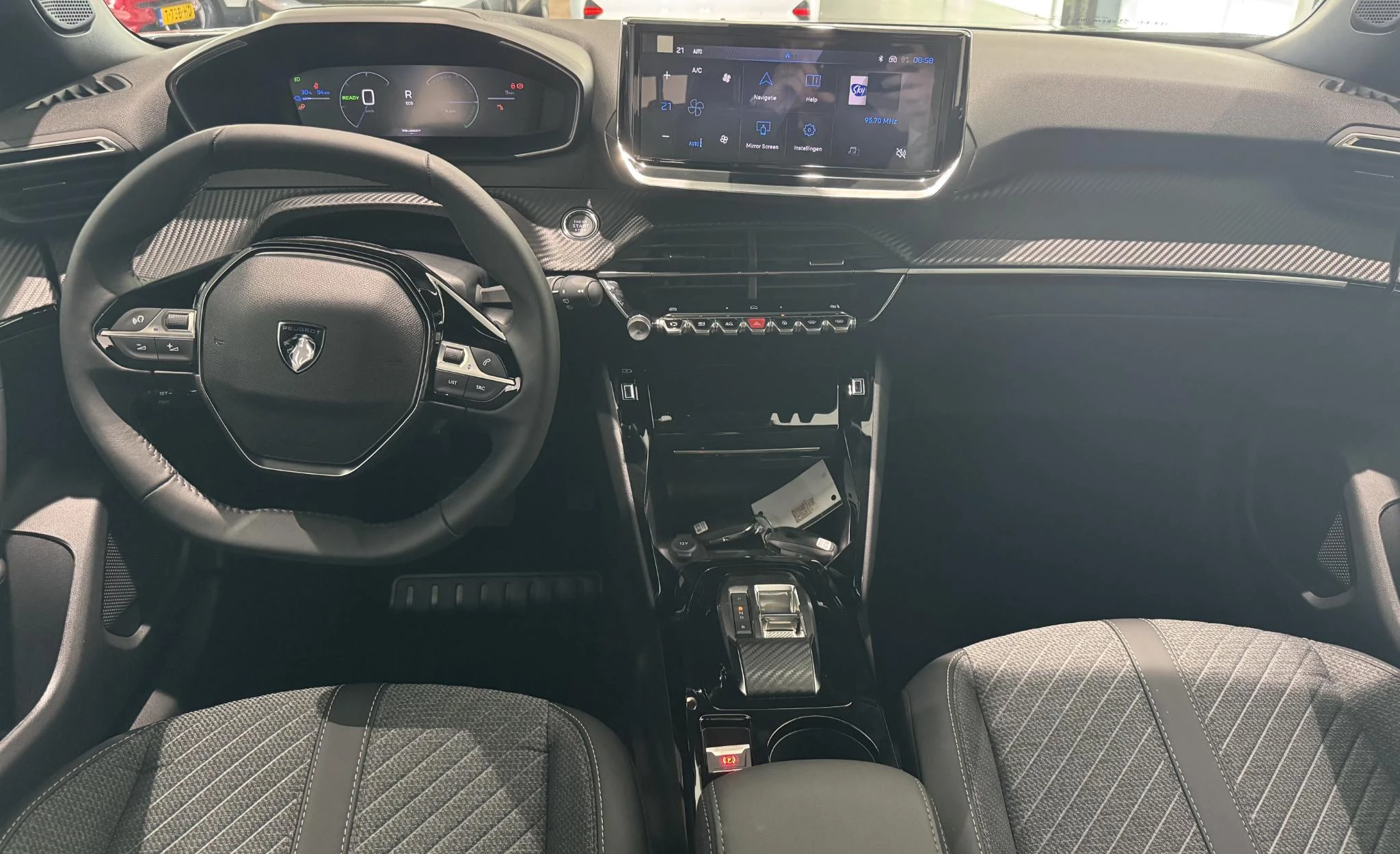 Peugeot-e-2008-image-21