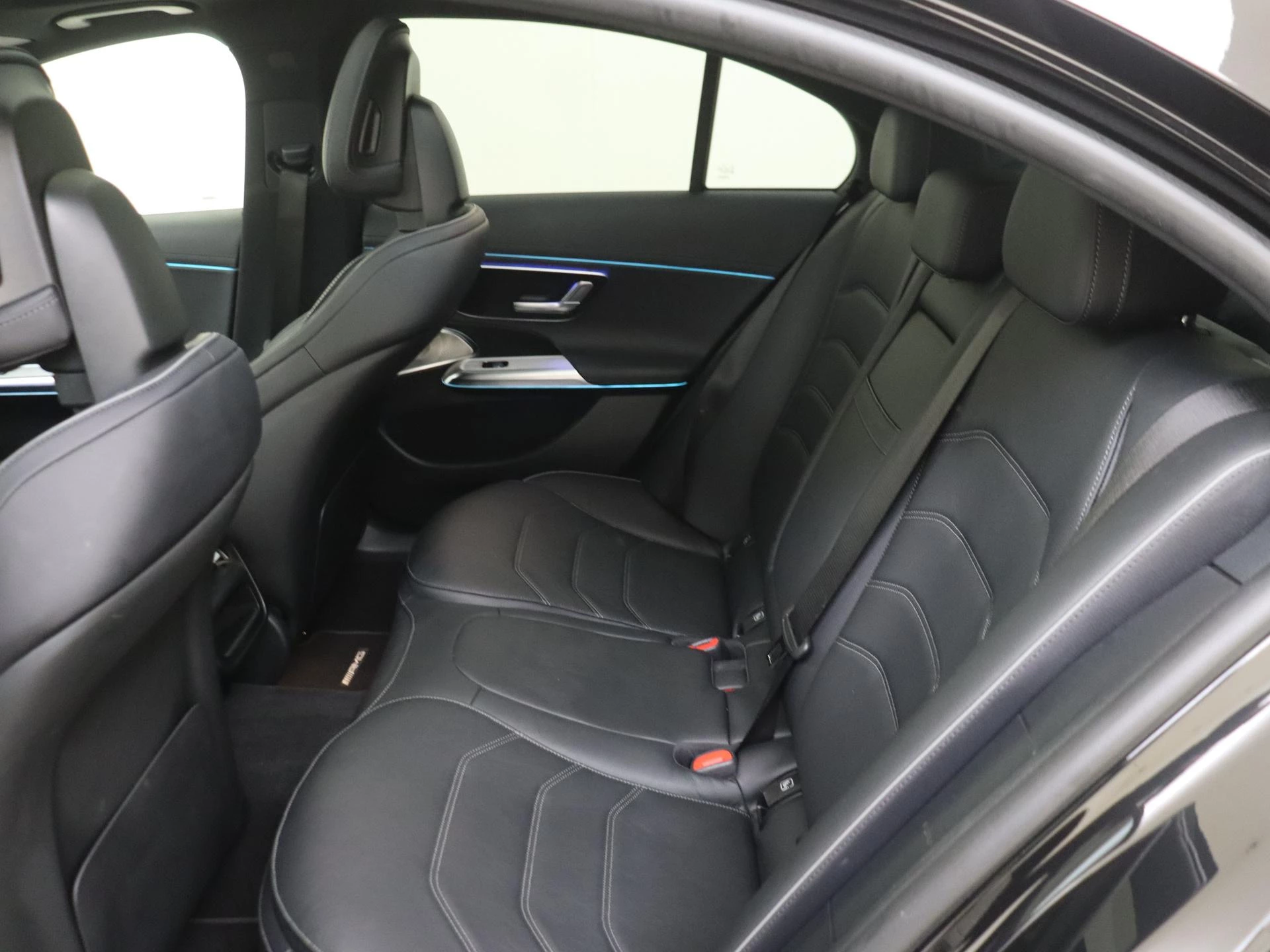 Mercedes-Benz-E-Klasse-image-10