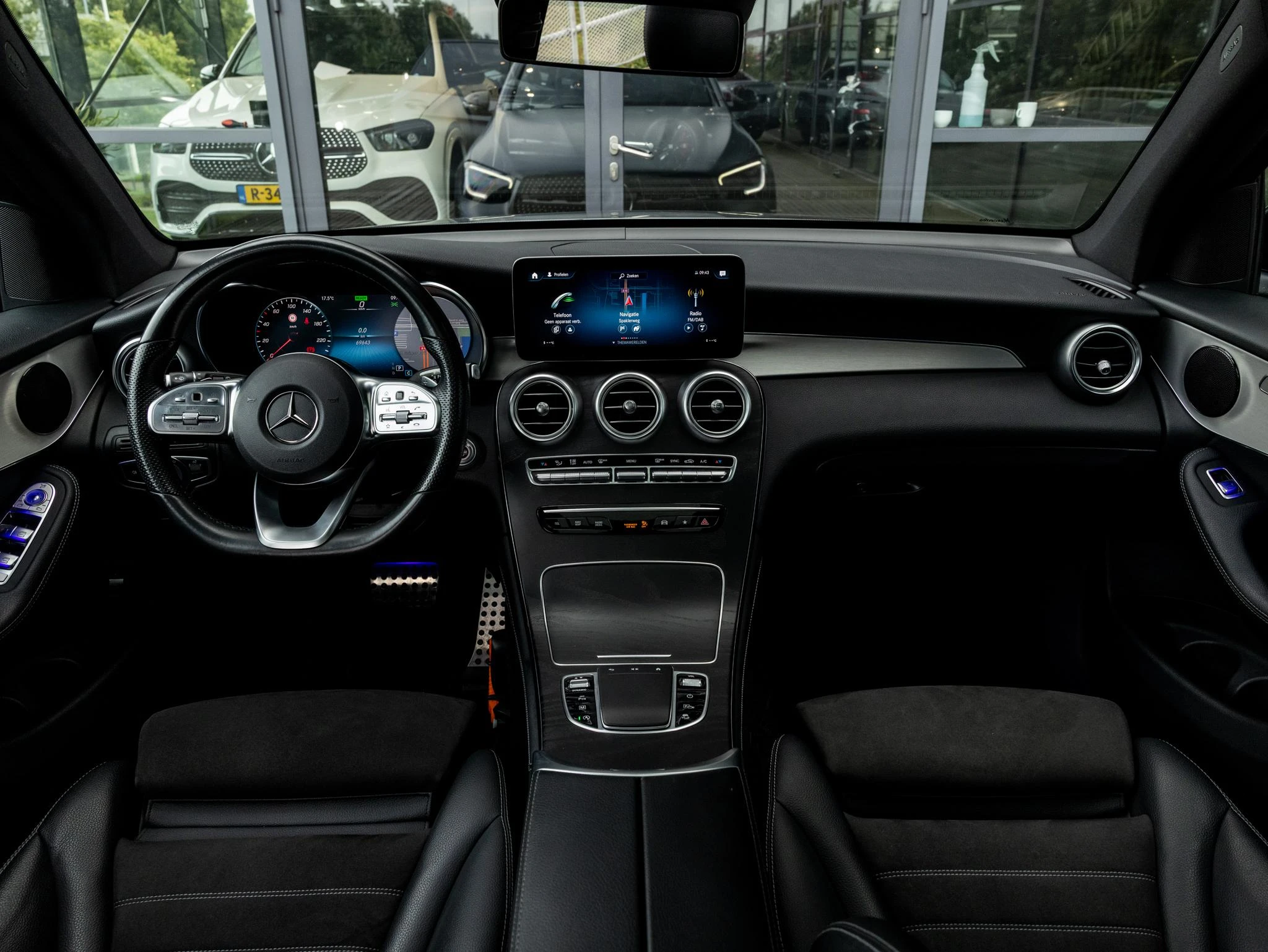 Mercedes-Benz-GLC-image-8