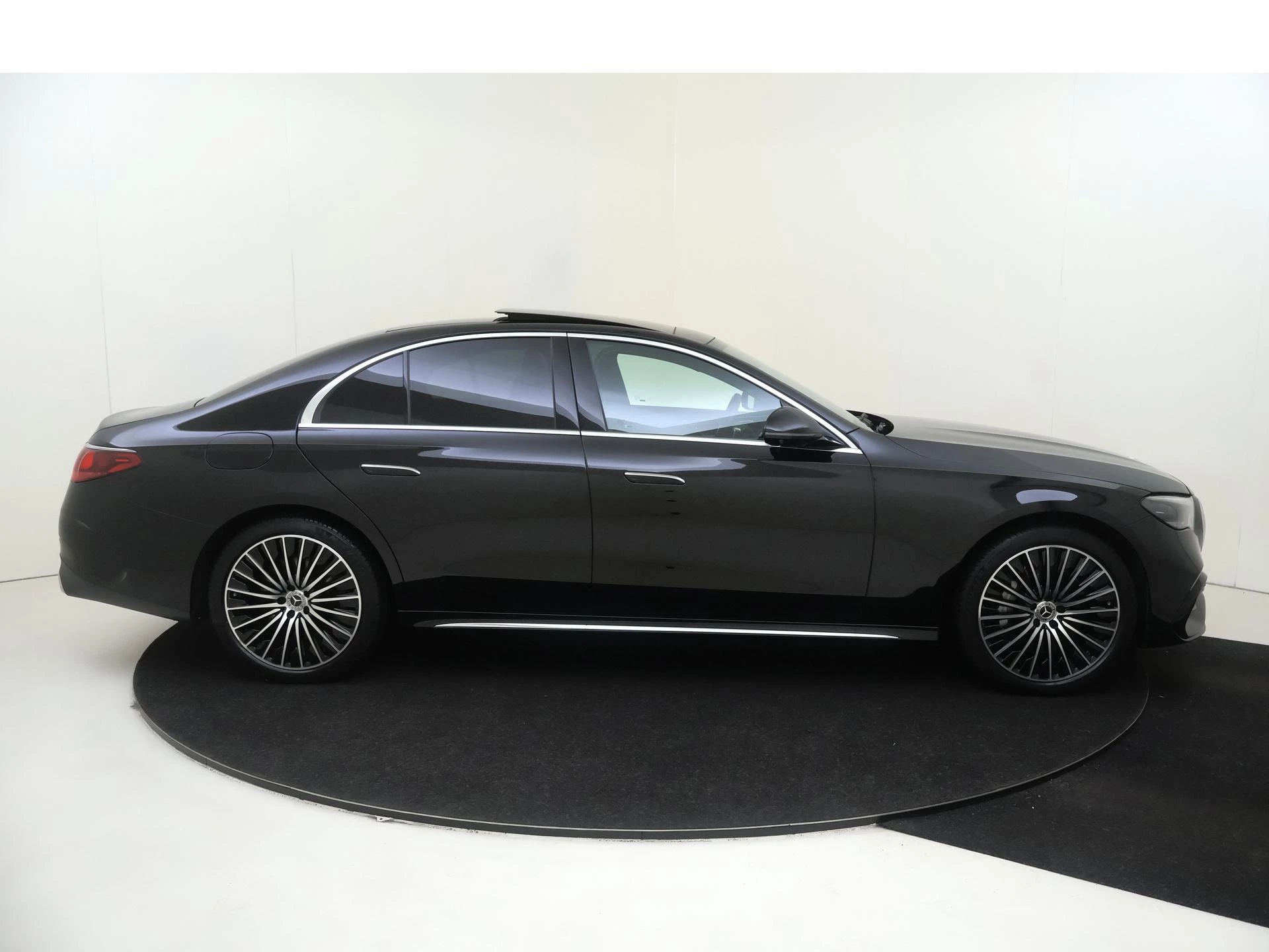 Mercedes-Benz-E-Klasse-image-7