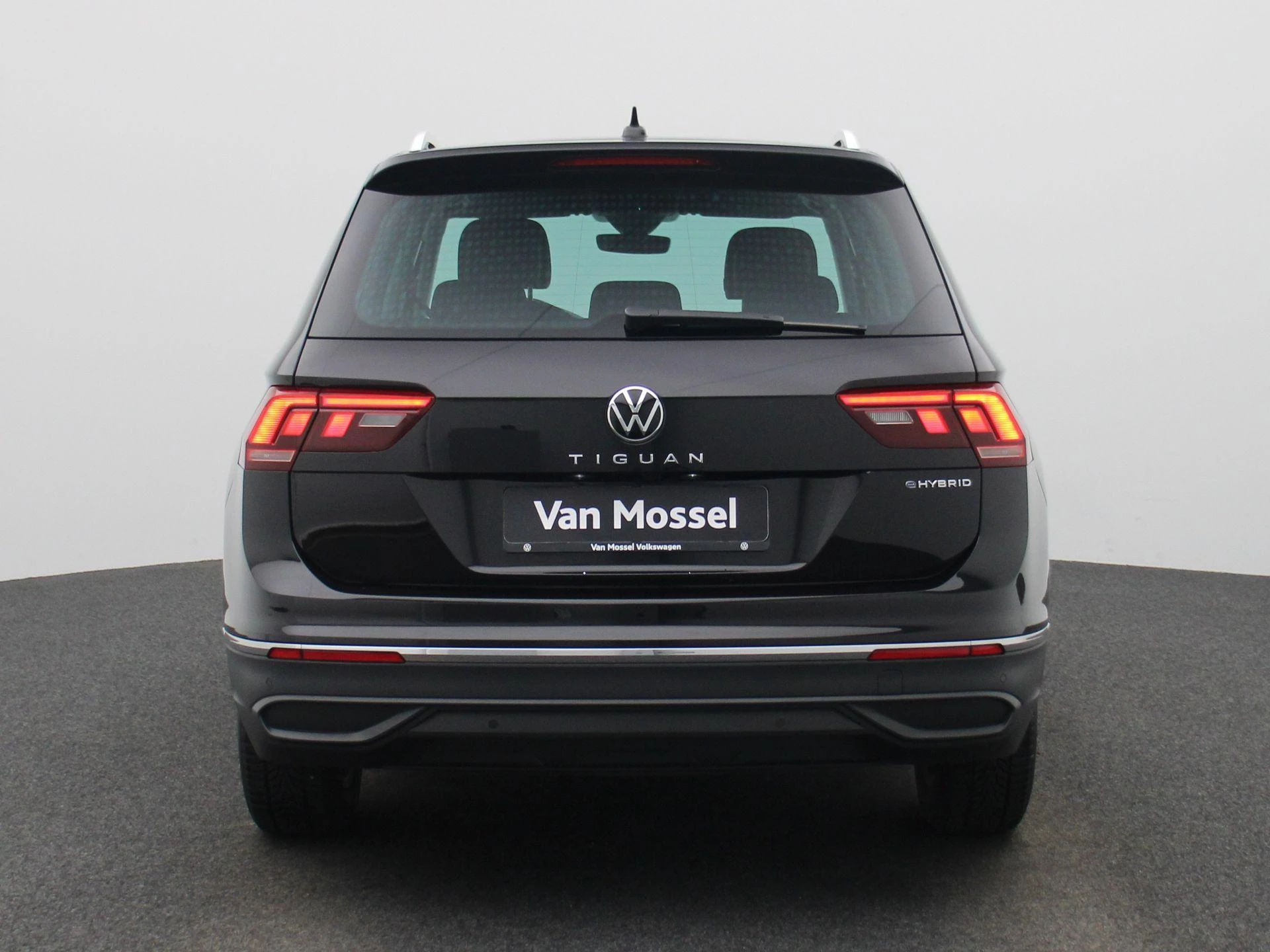 Volkswagen-Tiguan-image-4