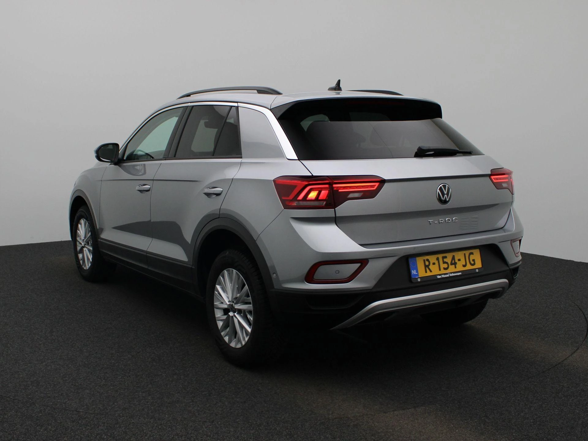 Volkswagen-T-Roc-image-1