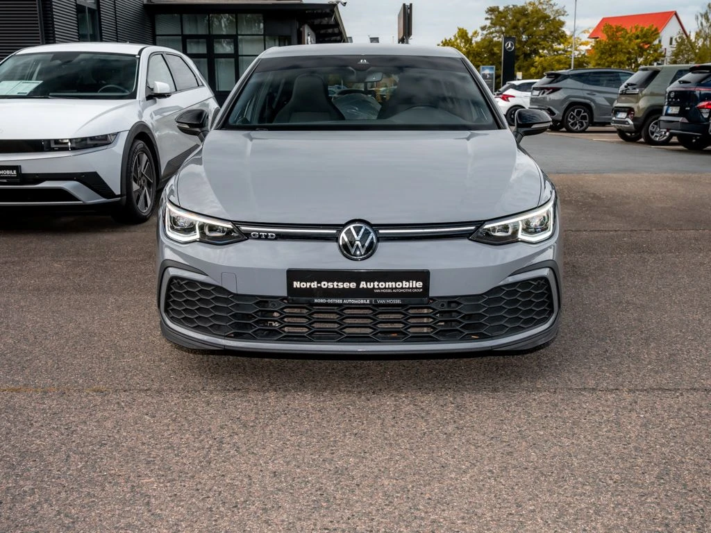 Volkswagen-Golf-image-2