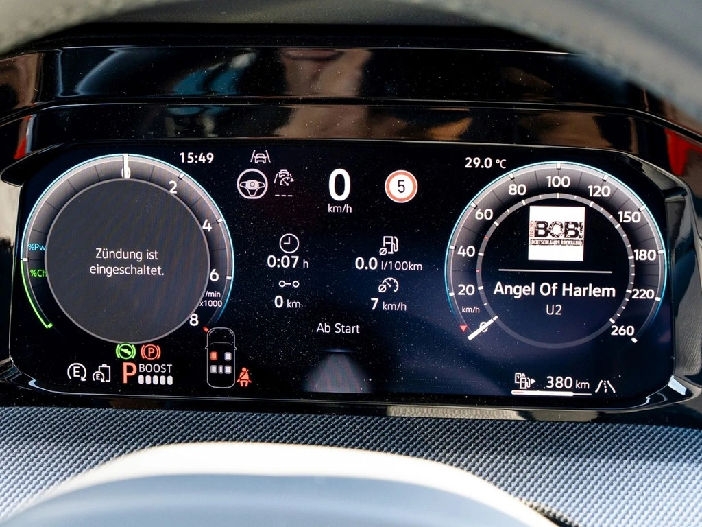 Volkswagen-Golf-image-16