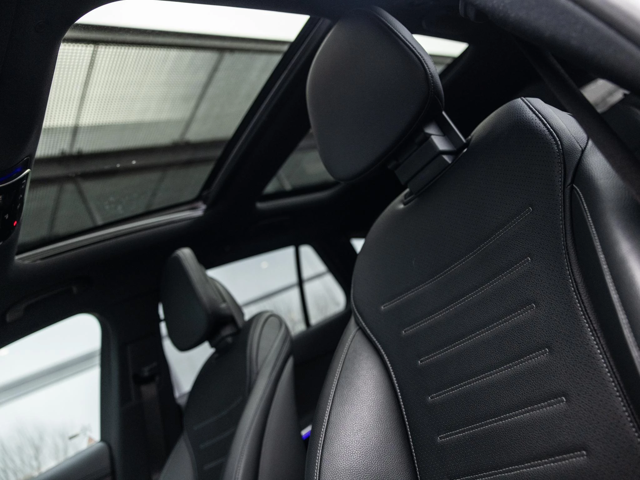 Mercedes-Benz-C-Klasse-image-25