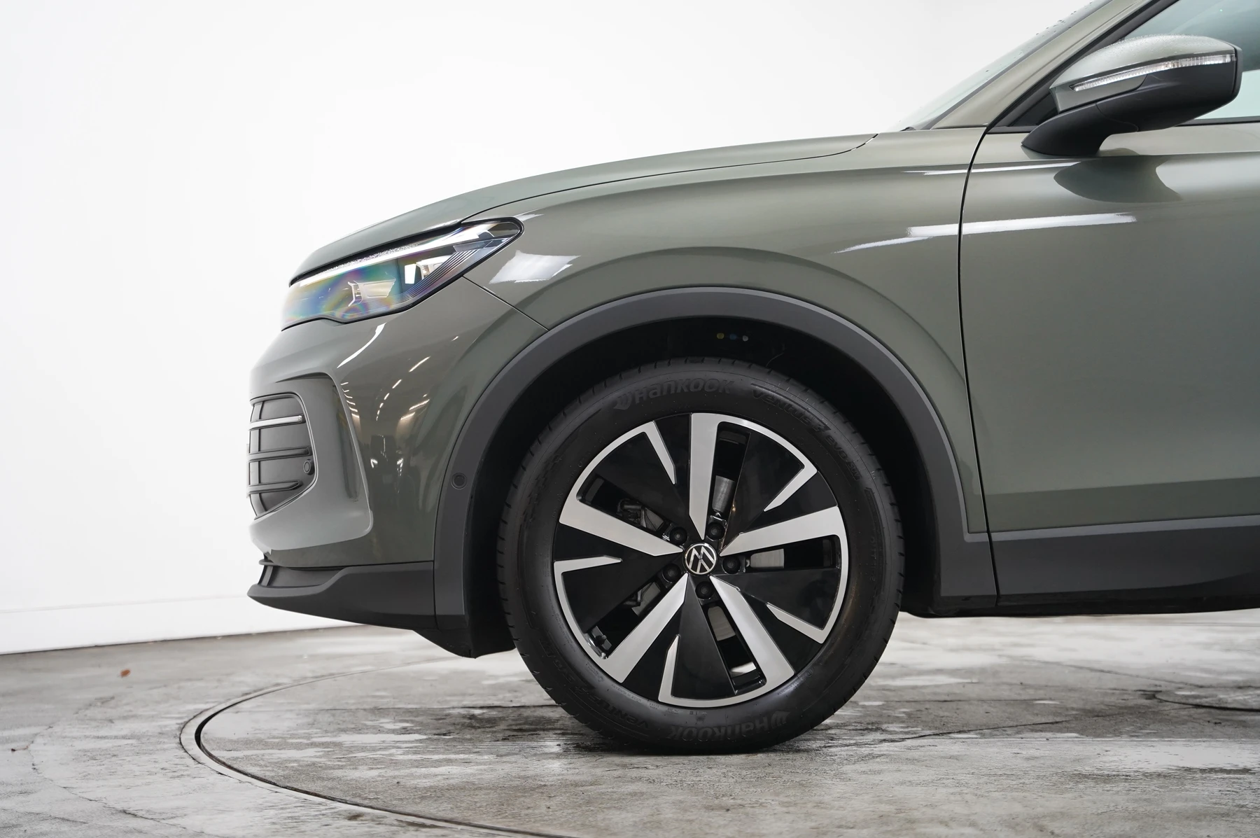 Volkswagen-Tiguan-image-4