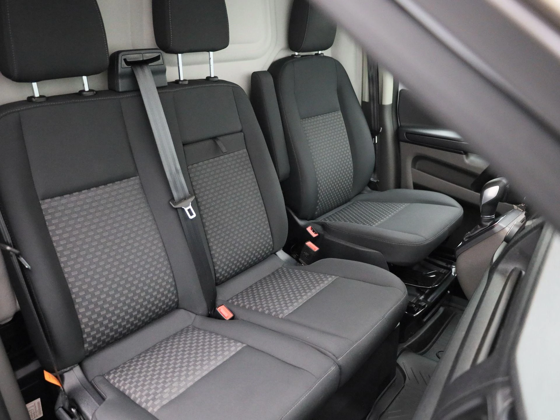 Ford-Transit Custom-image-32