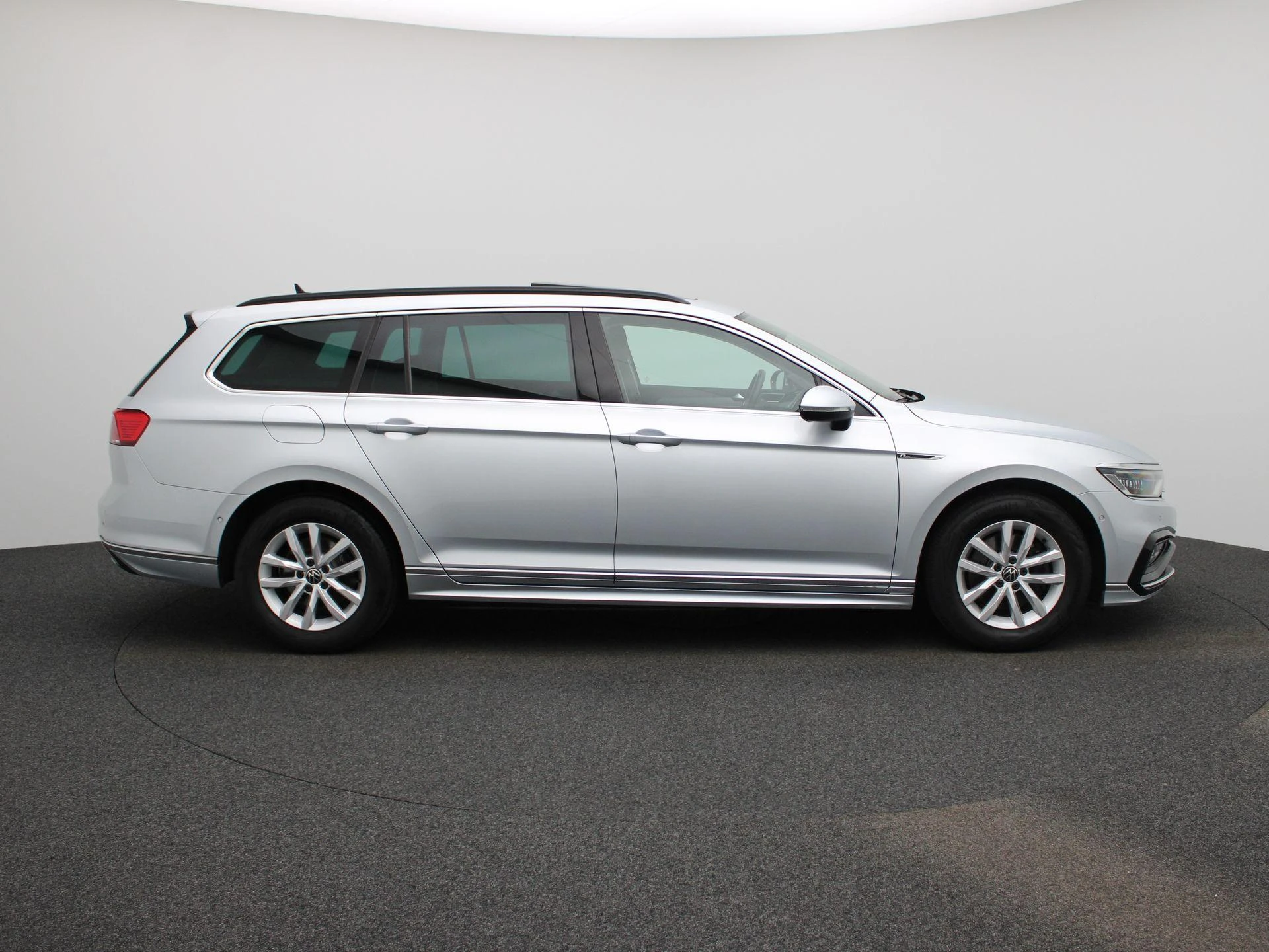 Volkswagen-Passat-image-5