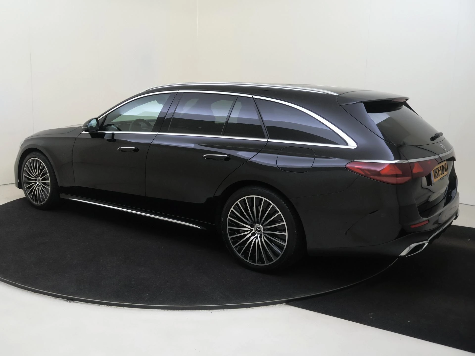 Mercedes-Benz-E-Klasse-image-2