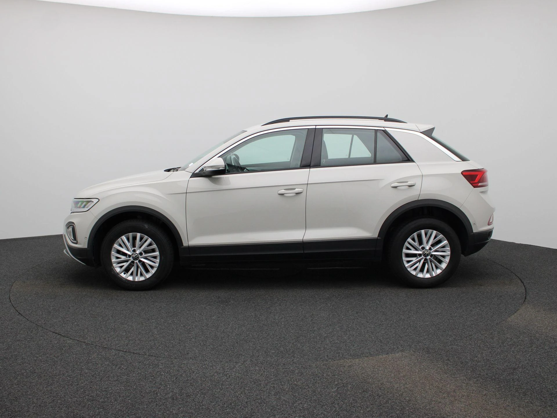 Volkswagen-T-Roc-image-3