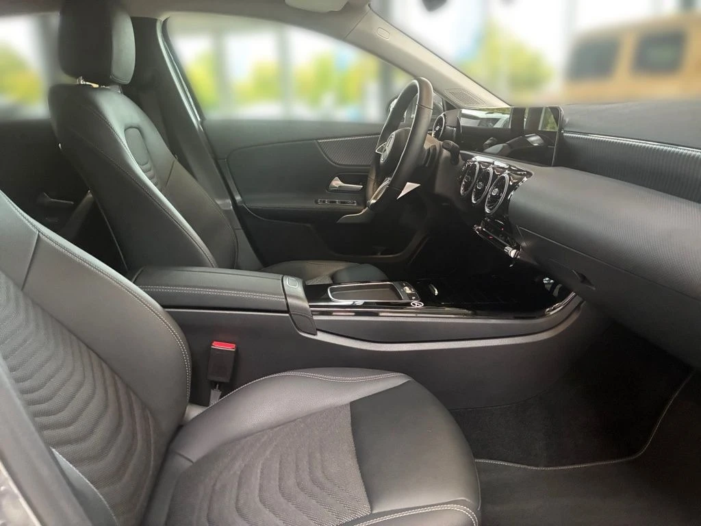 Mercedes-Benz-A-Klasse 180-image-15