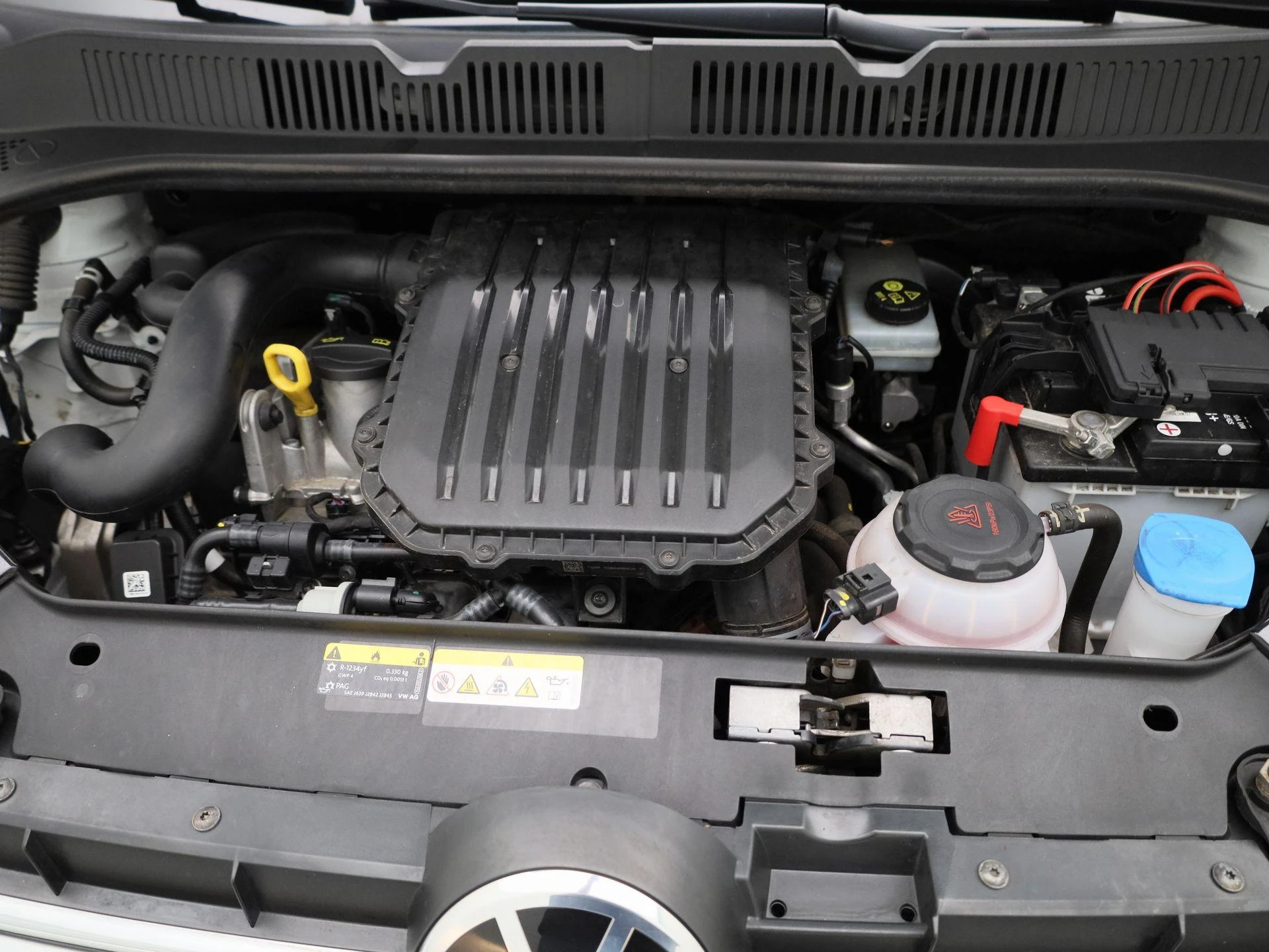 Volkswagen-up!-image-24