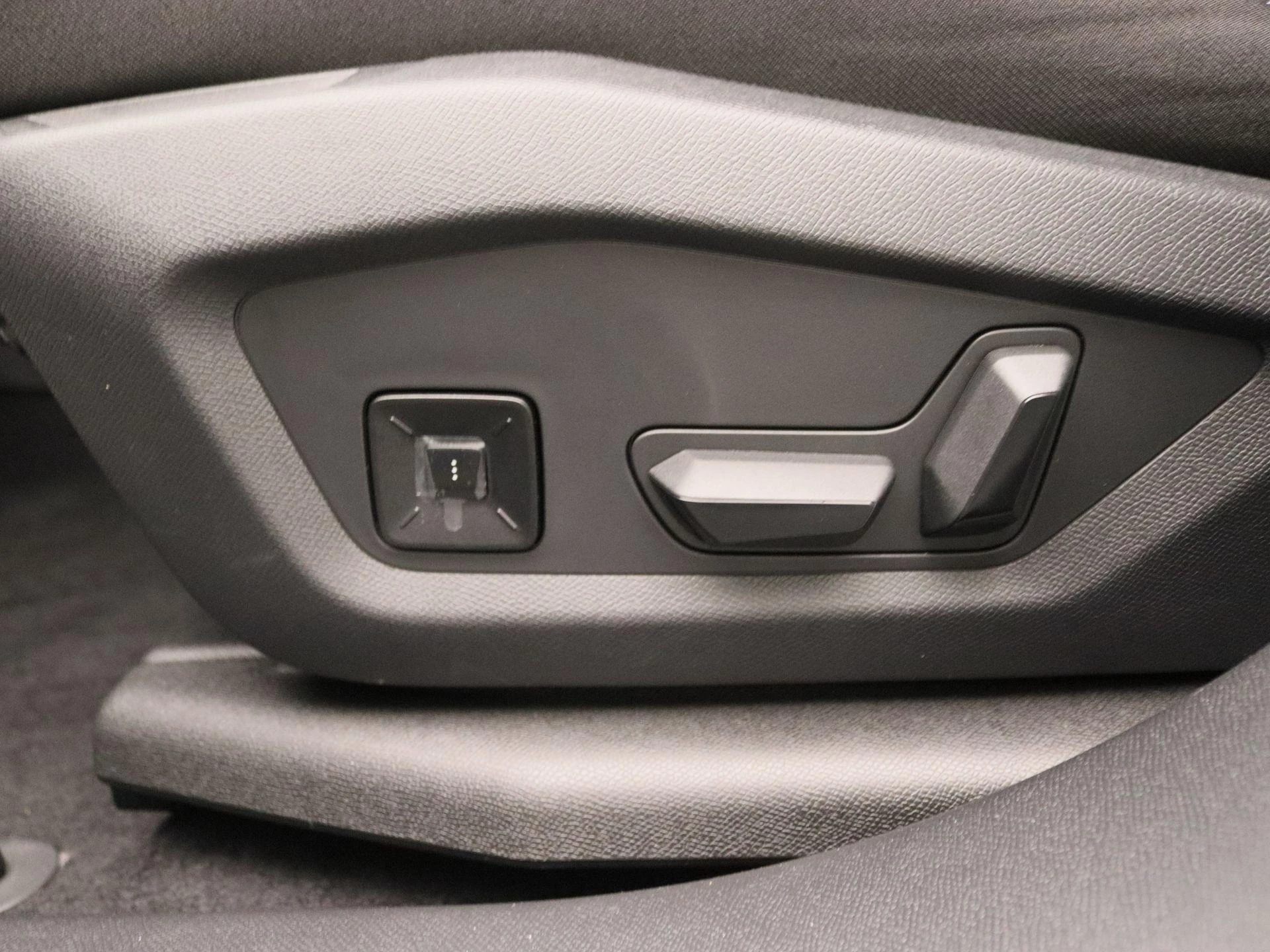 Opel-Grandland-image-12