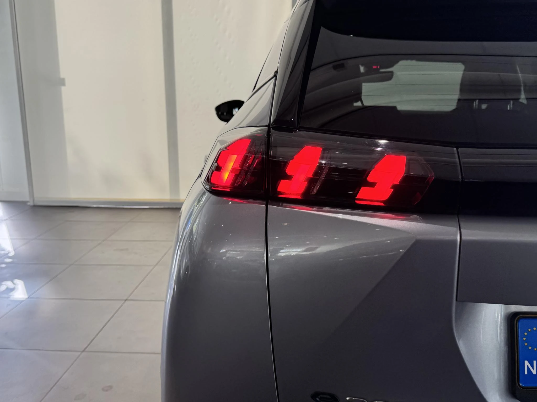 Peugeot-e-2008-image-11