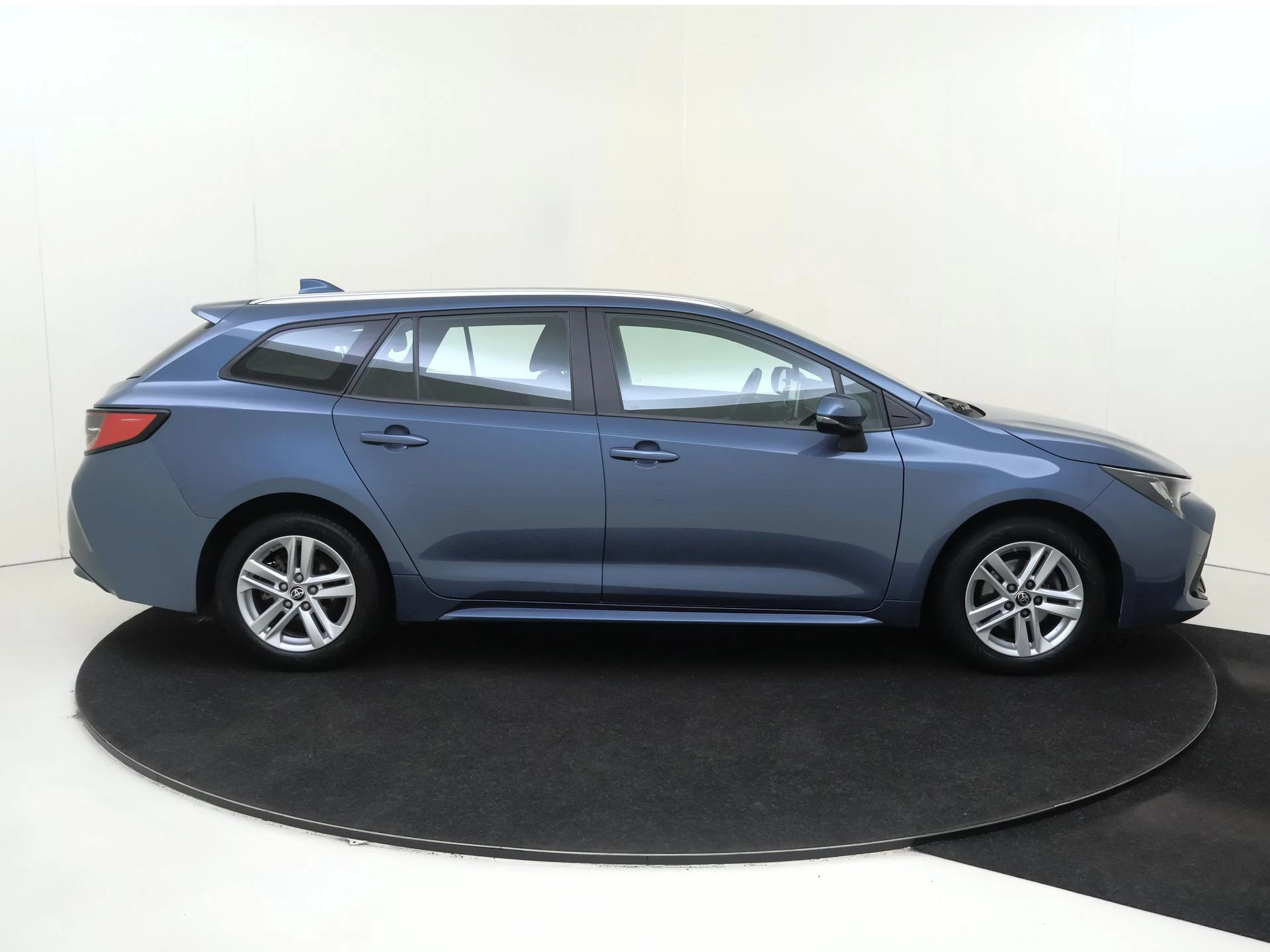 Toyota-Corolla Touring Sports-image-8