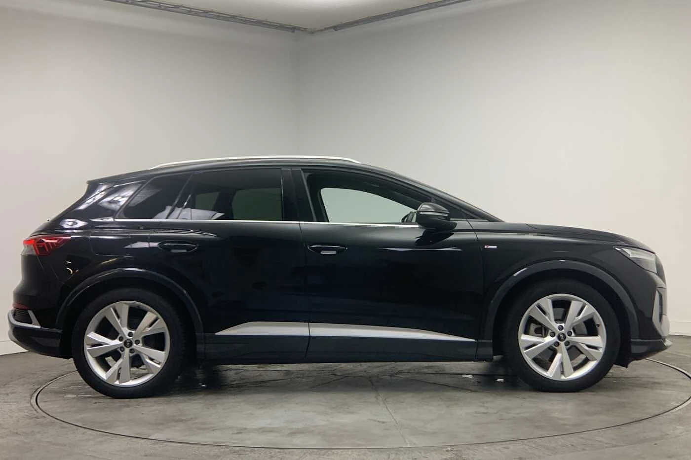 Audi-Q4 e-tron-image-3
