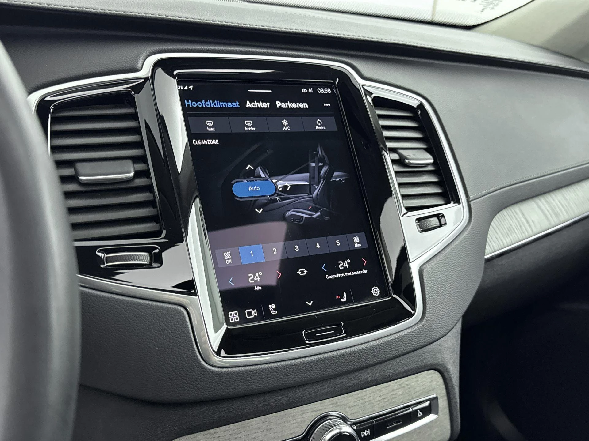 Volvo-XC90-image-23