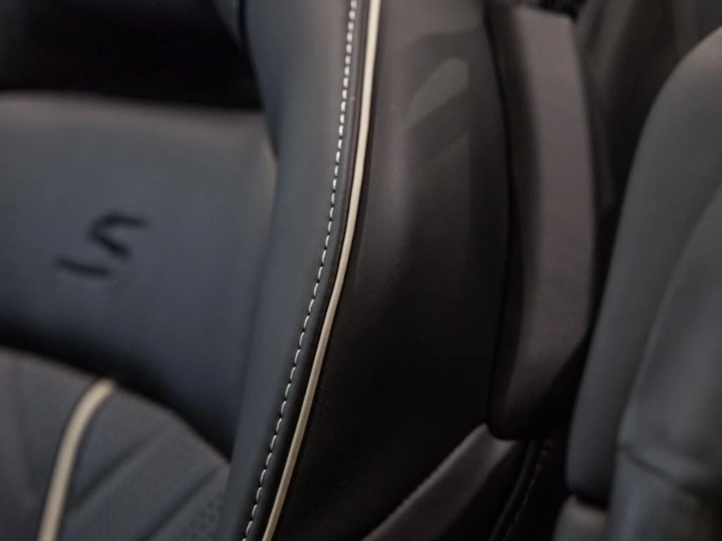 Aston Martin-DB12-image-30