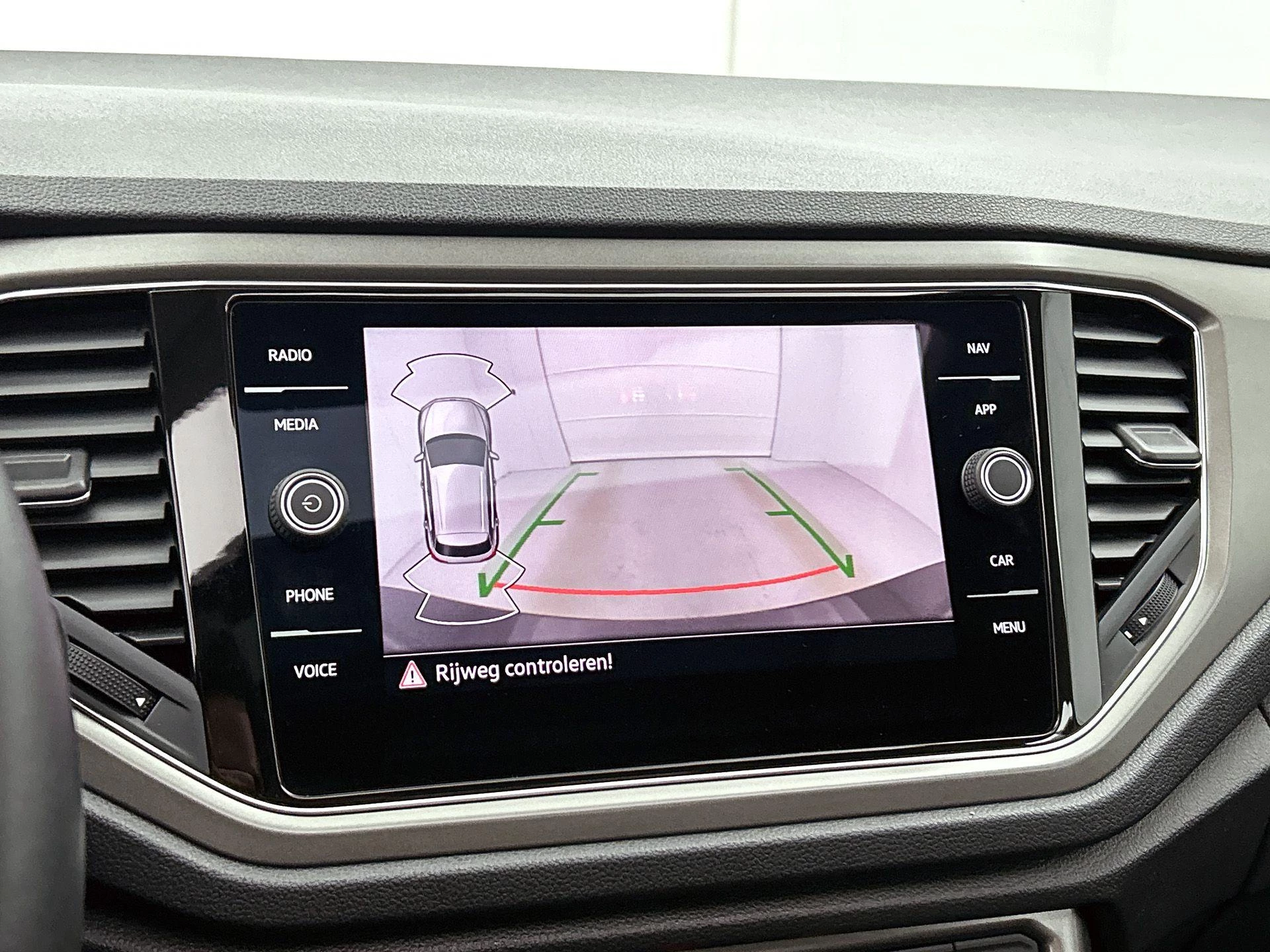 Volkswagen-T-Roc-image-12