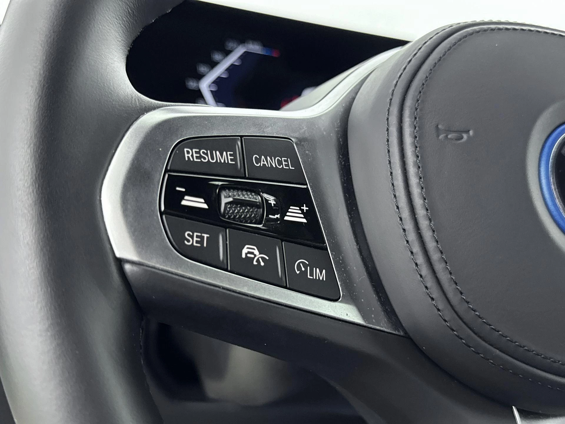BMW-i4-image-5