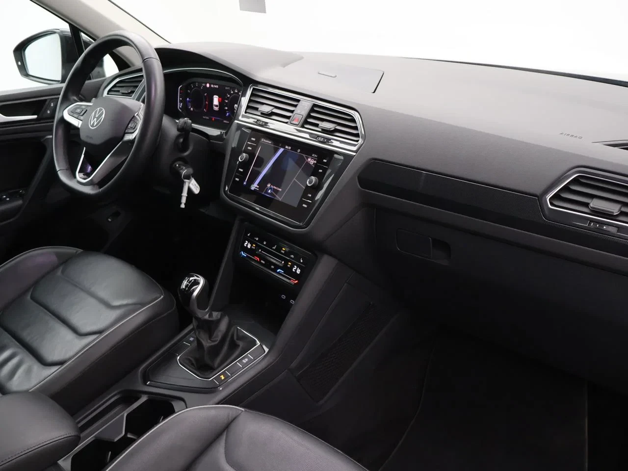Volkswagen-Tiguan-image-7